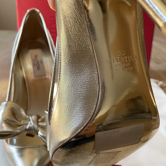 VALENTINO Garavani DollyBow Leather Metallic Pumps - Picture 12 of 12